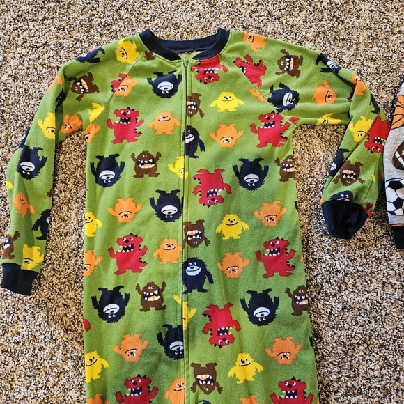 Kids Carter's Green Monster and Gray Sports Footies Size 6 - Picture 2 of 5
